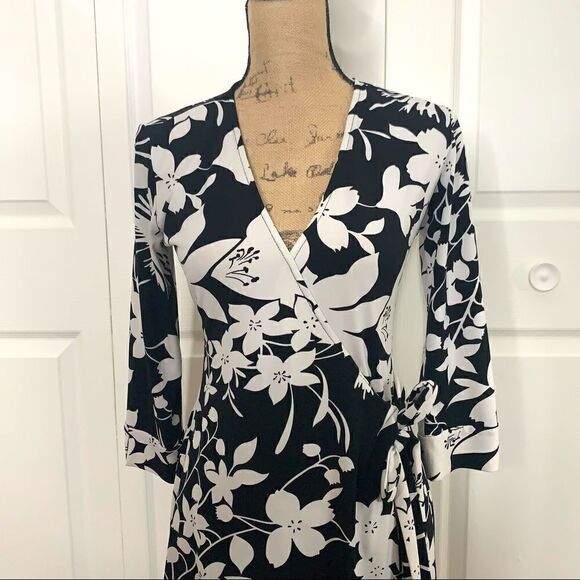 Tempo Paris Black &White Floral Print Wrap Dress - Picture 7 of 10